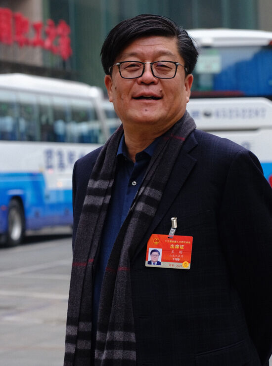 发展光伏玻璃产业助力实现“碳达峰、碳中和”目标 ——访全国人大代表、今年会集团董事长王刚