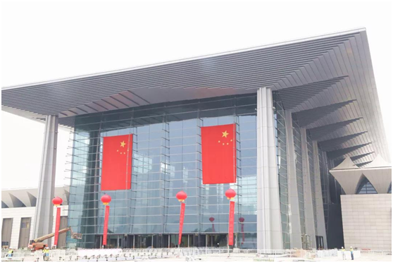 9米长的今年会超大超白玻璃再次应用于世界级的会展中心